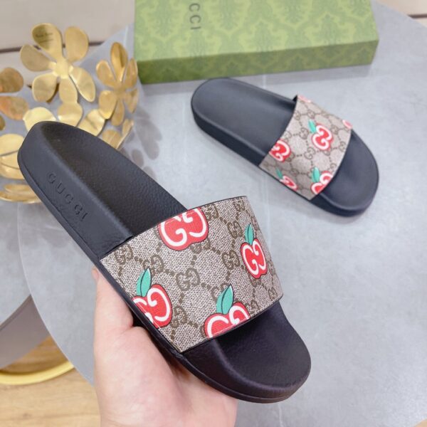 Gucci Women's Slide Sandal With GG Apple Black For Women 407345
