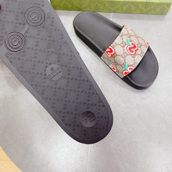 Gucci Women's Slide Sandal With GG Apple Black For Women 407345
