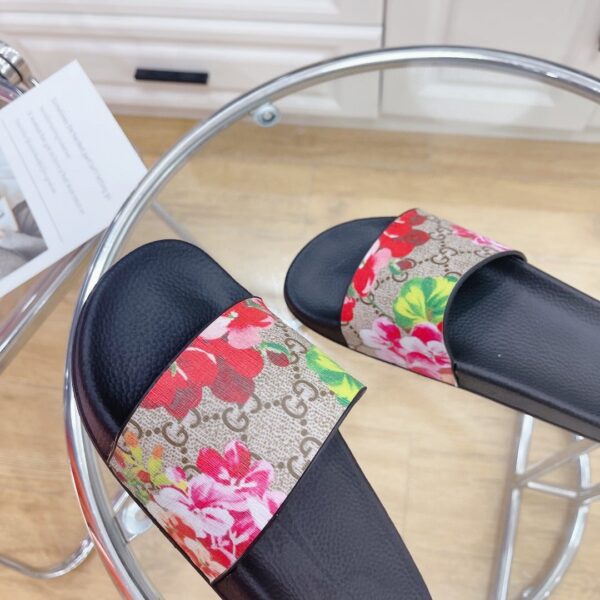 Gucci Women's Slides Bloom Print Red For Women 408508 G2200 8919