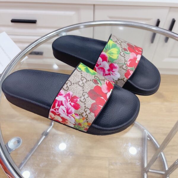 Gucci Women's Slides Bloom Print Red For Women 408508 G2200 8919