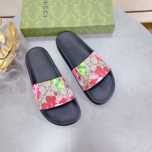 Gucci Women's Slides Bloom Print Red For Women 408508 G2200 8919