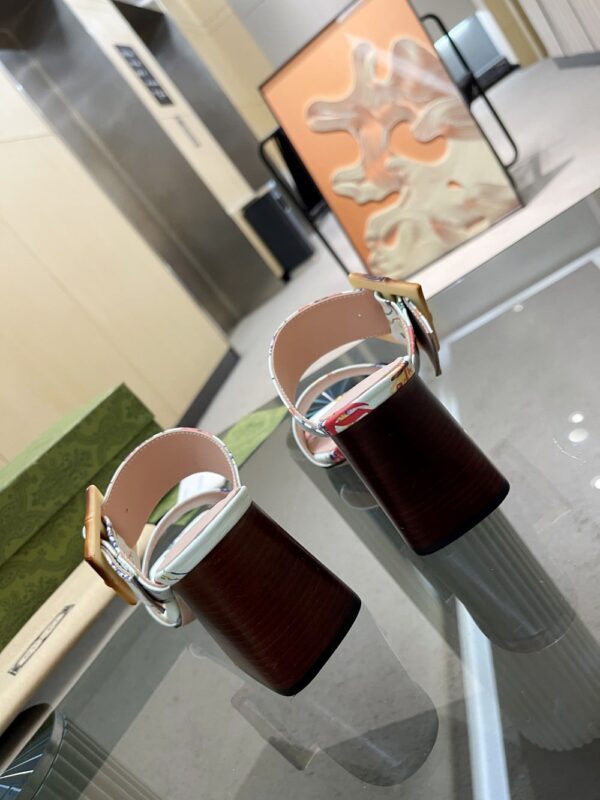 Gucci Women's ‘Soave’ Sandal With Bamboo Buckle White For Women GG‎