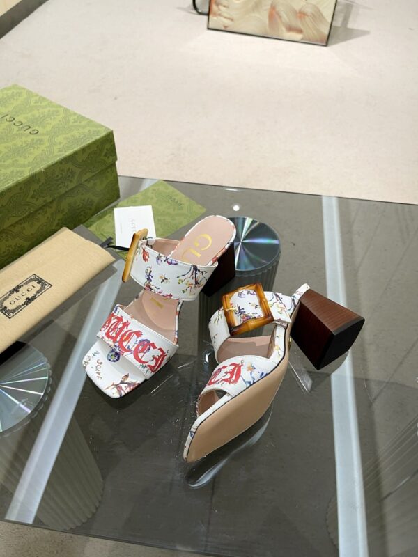 Gucci Women's ‘Soave’ Sandal With Bamboo Buckle White For Women GG‎