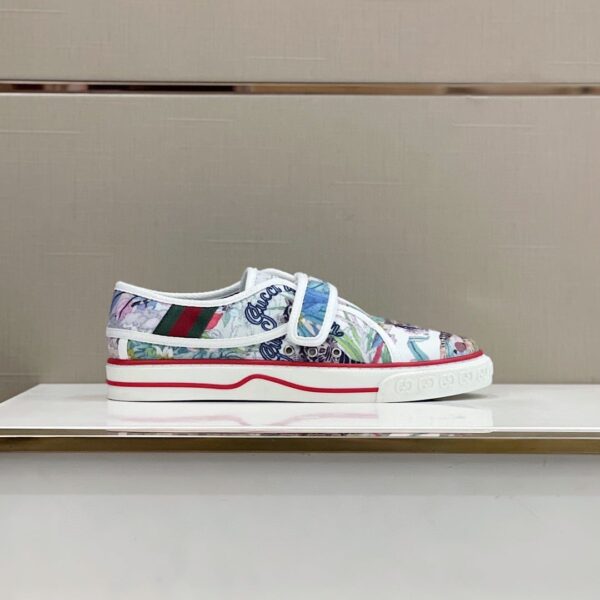 Gucci Women's Tennis 1977 Sneaker With Tiger White Blue For Women 676092