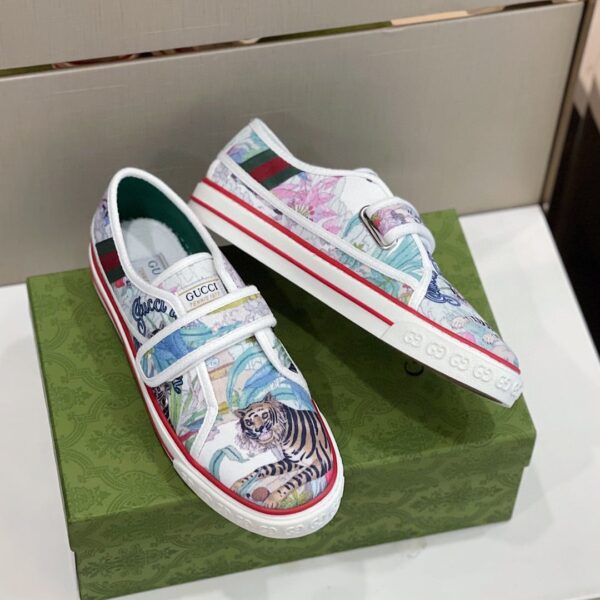 Gucci Women's Tennis 1977 Sneaker With Tiger White Blue For Women 676092