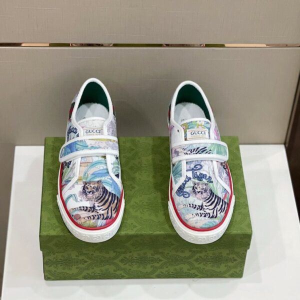 Gucci Women's Tennis 1977 Sneaker With Tiger White Blue For Women 676092