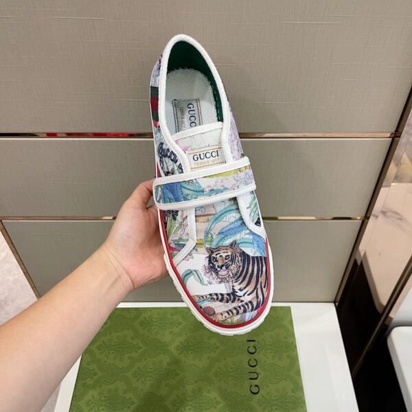 Gucci Women's Tennis 1977 Sneaker With Tiger White Blue For Women 676092