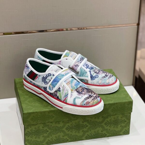Gucci Women's Tennis 1977 Sneaker With Tiger White Blue For Women 676092