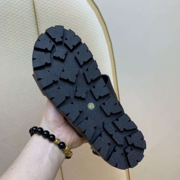 Gucci Women's Tiger And Buckle Sandal Black For Women GG
