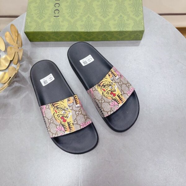 Gucci Women's Tiger Print Slide Sandal Multicolor For Women 408508