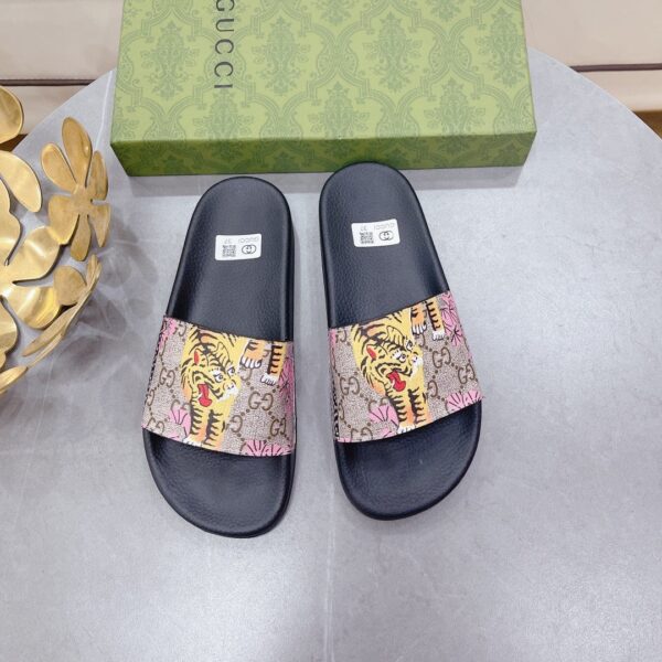 Gucci Women's Tiger Print Slide Sandal Multicolor For Women 408508