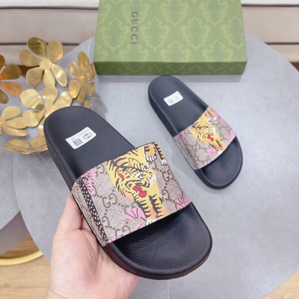 Gucci Women's Tiger Print Slide Sandal Multicolor For Women 408508