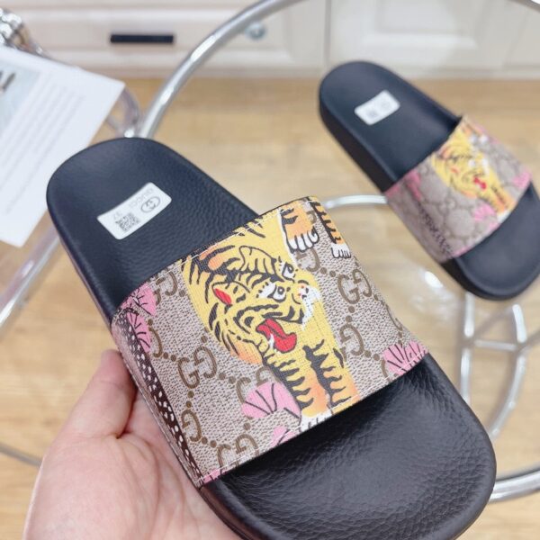 Gucci Women's Tiger Print Slide Sandal Multicolor For Women 408508