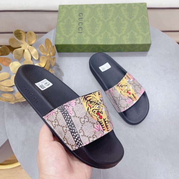Gucci Women's Tiger Print Slide Sandal Multicolor For Women 408508