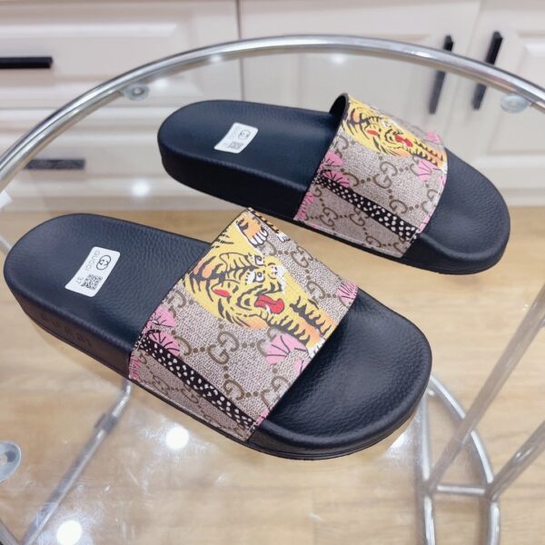 Gucci Women's Tiger Print Slide Sandal Multicolor For Women 408508
