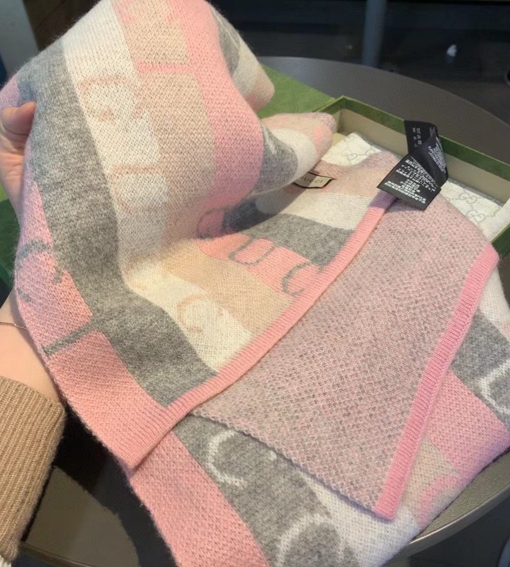 Gucci Wool Multicolor Line in Grey and Pink Scarf 150cm/71in