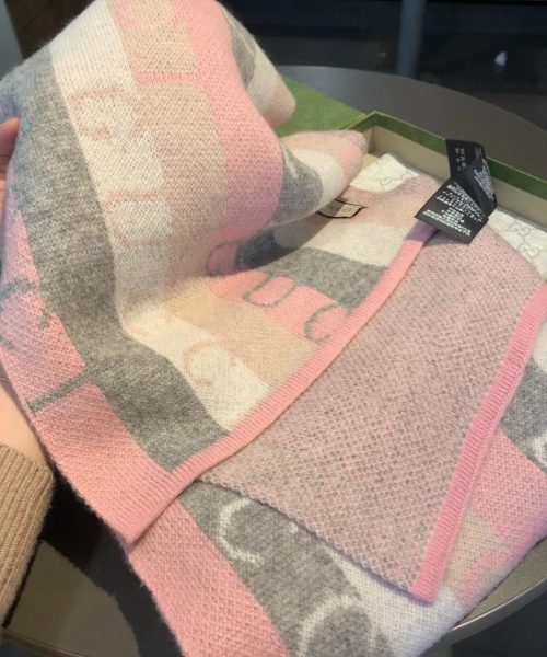 Gucci Wool Multicolor Line in Grey and Pink Scarf 150cm/71in 