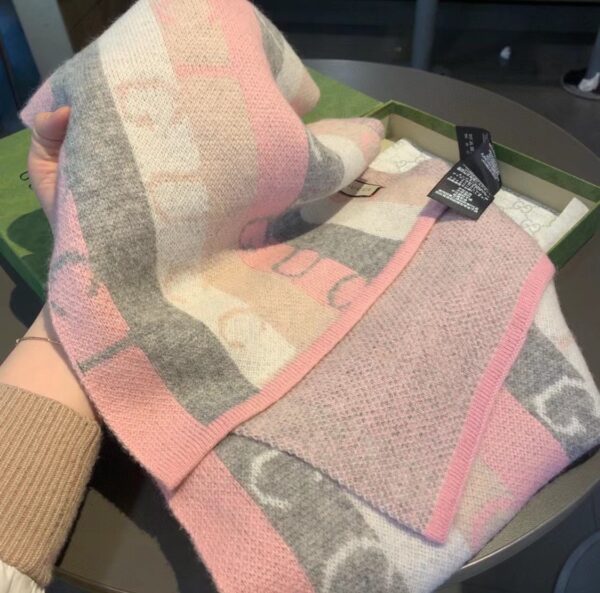 Gucci Wool Multicolor Line in Grey and Pink Scarf 150cm/71in