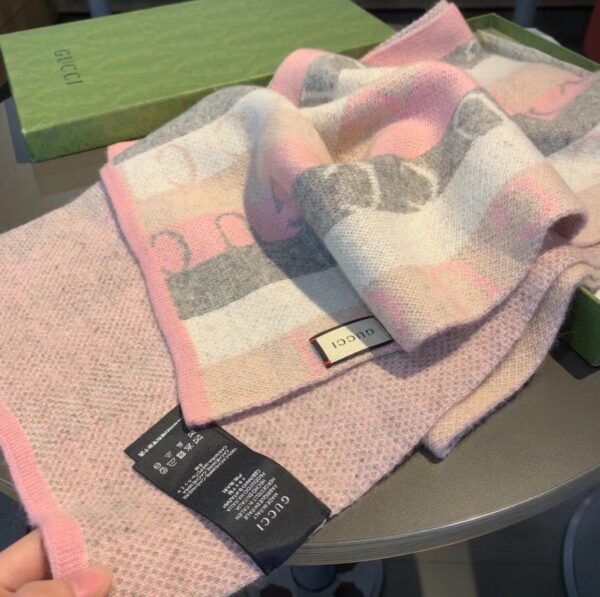 Gucci Wool Multicolor Line in Grey and Pink Scarf 150cm/71in