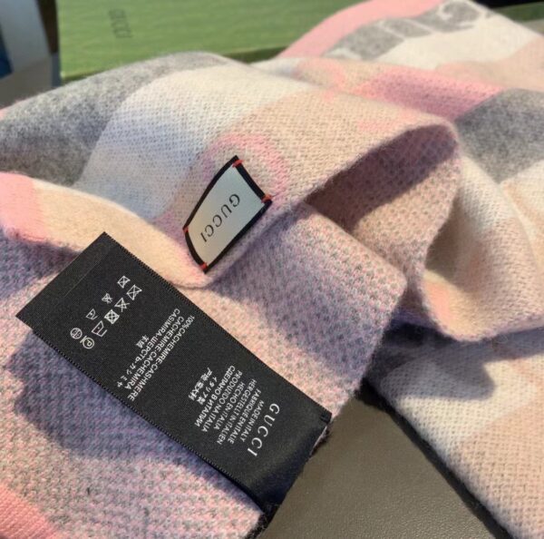 Gucci Wool Multicolor Line in Grey and Pink Scarf 150cm/71in