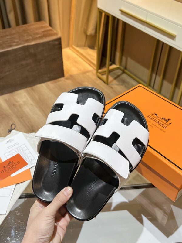 Hermes Chypre Sandal Black/White For Women, Women's Shoes H211114Z 90370