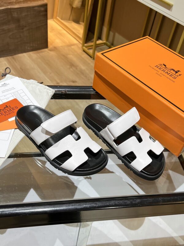 Hermes Chypre Sandal Black/White For Women, Women's Shoes H211114Z 90370