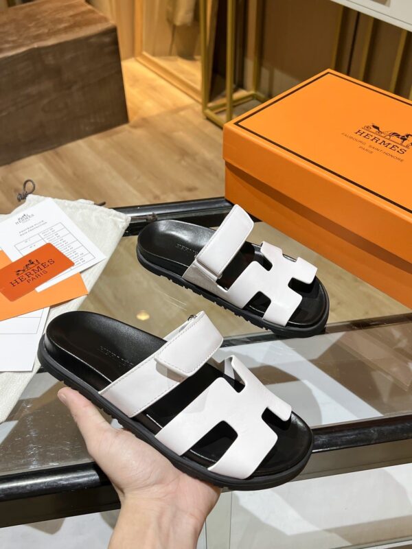 Hermes Chypre Sandal Black/White For Women, Women's Shoes H211114Z 90370