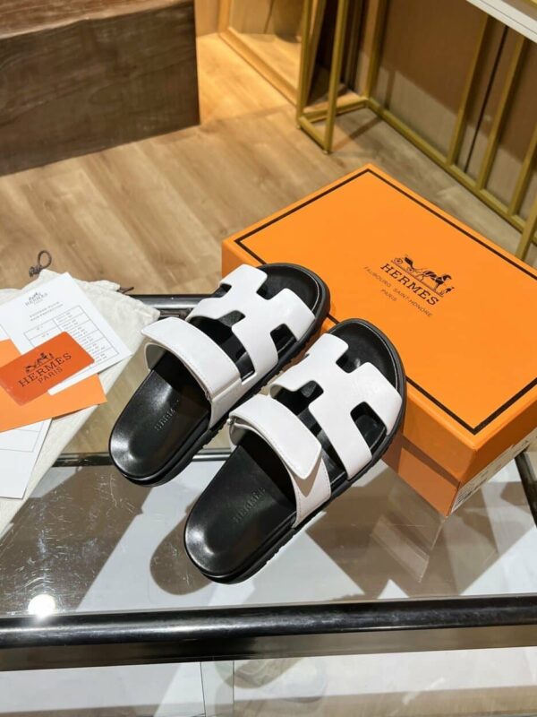 Hermes Chypre Sandal Black/White For Women, Women's Shoes H211114Z 90370