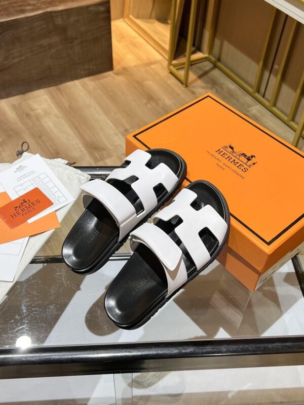 Hermes Chypre Sandal Black/White For Women, Women's Shoes H211114Z 90370