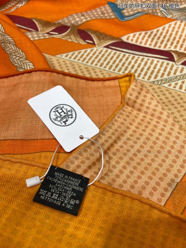Hermes Clic-Clac Double Face Bouton D'or/Beige/Crème Clair Scarf 140cm/55in 