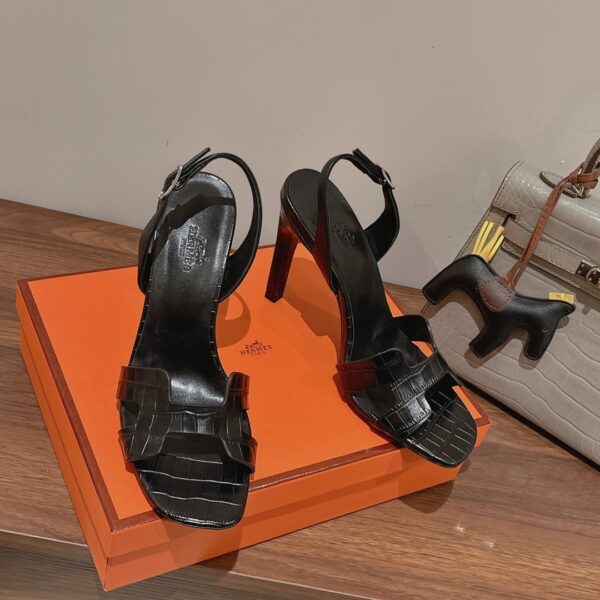 Hermes Ella Sandal Noir For Women 4.1in/10.5cm H221241Z 02360