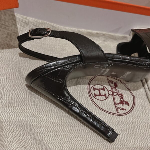 Hermes Ella Sandal Noir For Women 4.1in/10.5cm H221241Z 02360