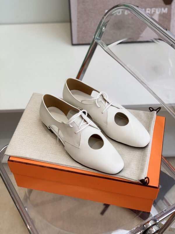 Hermes Epoca Oxford Shoe White For Women, Women's Shoes H221024Z 90360