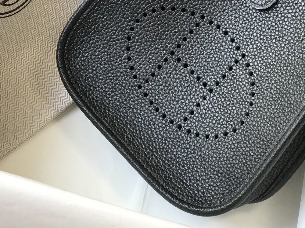 1:1 Replica Hermes Evelyne 16 Amazone Bag Black With Silver-Toned Hardware For Women, Women's Shoulder And Crossbody Bags 6.3in/16cm H069426CKAV