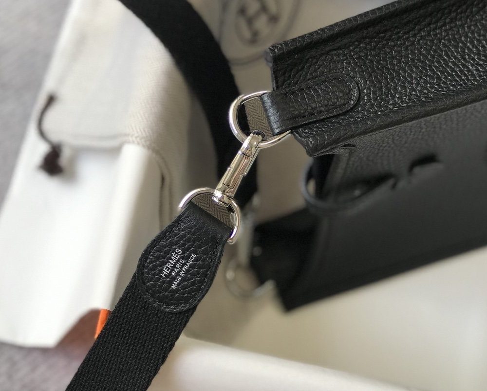 1:1 Replica Hermes Evelyne 16 Amazone Bag Black With Silver-Toned Hardware For Women, Women's Shoulder And Crossbody Bags 6.3in/16cm H069426CKAV