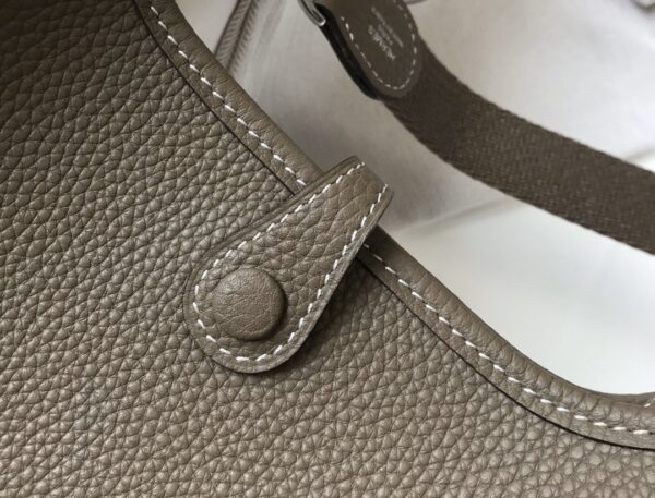 1:1 Replica Hermes Evelyne 16 Amazone Bag Etoupe With Silver-Toned Hardware For Women, Women's Shoulder And Crossbody Bags 6.3in/16cm H069426CKBF