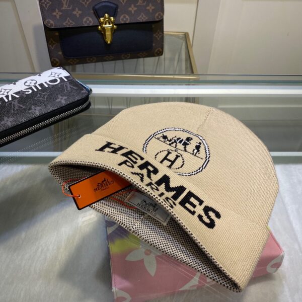 Hermes Frequence Beanie In Beige