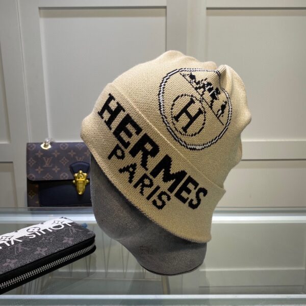 Hermes Frequence Beanie In Beige