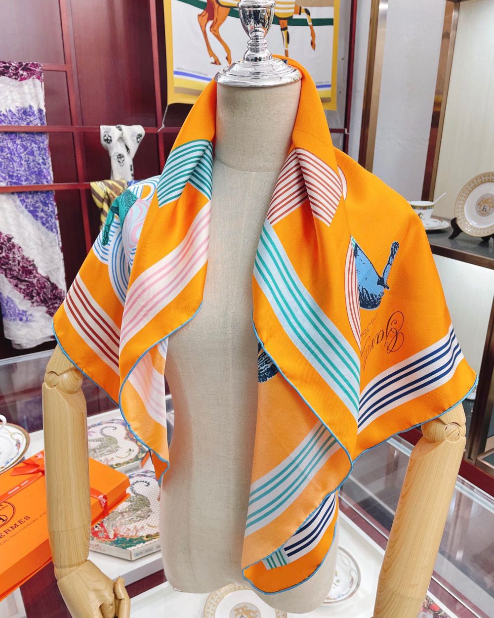 Hermes Garde-Robe Pop Detail Abricot/Rose/Bleu Square Scarf 90cm/35in H893888S 01