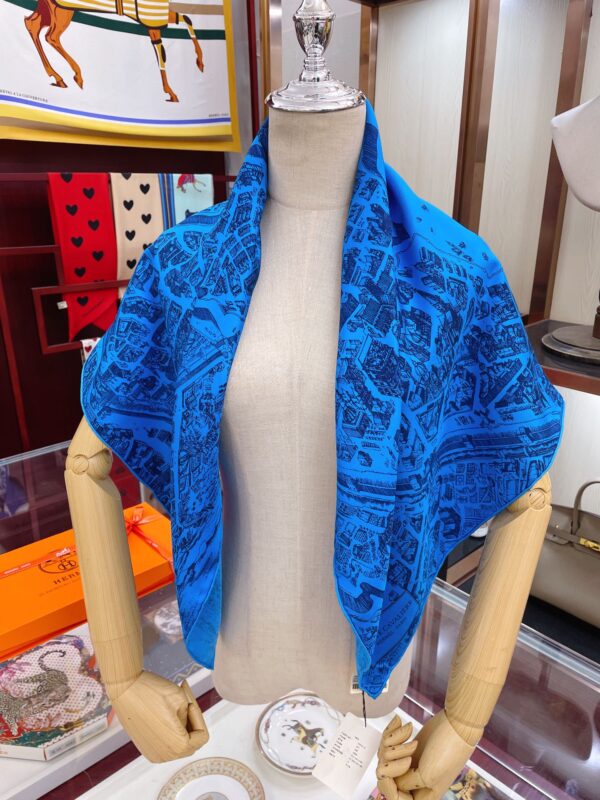 Hermes La Cite Cavalerie 2019 Octave Marsal Dark Blue 90cm/35in H003373S 04.