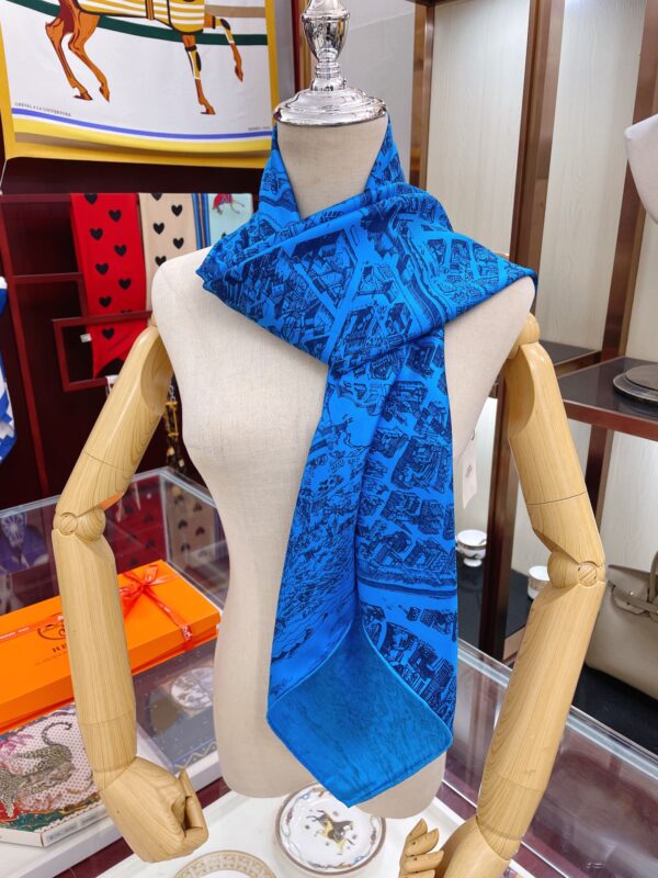 Hermes La Cite Cavalerie 2019 Octave Marsal Dark Blue 90cm/35in H003373S 04.