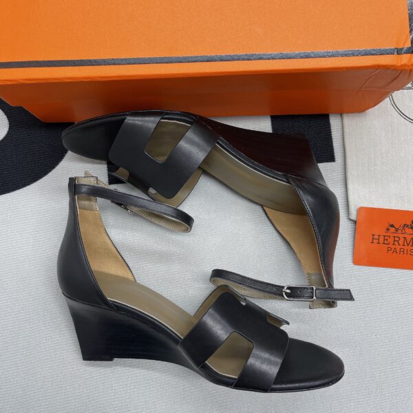 Hermes Legend Sandals Calfskin Leather Spring/Summer Collection Noir