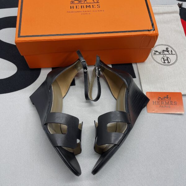 Hermes Legend Sandals Calfskin Leather Spring/Summer Collection Noir