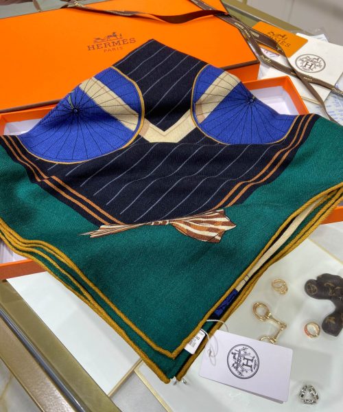 Hermes Les Becanes 70 Silk Blue/Dark Blue/Green Royal Scarf 140cm/55in 
