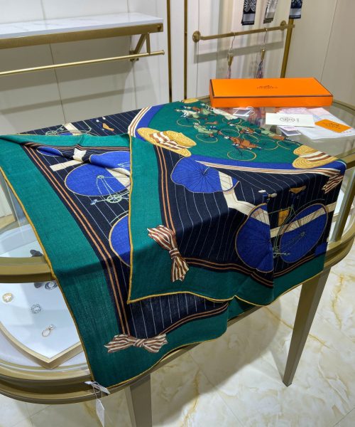 Hermes Les Becanes 70 Silk Blue/Dark Blue/Green Royal Scarf 140cm/55in 