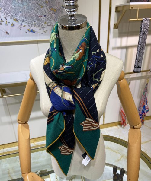 Hermes Les Becanes 70 Silk Blue/Dark Blue/Green Royal Scarf 140cm/55in 