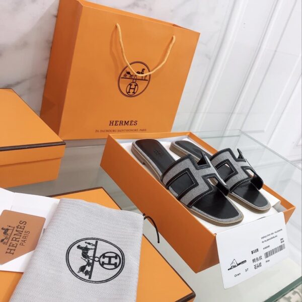 Hermes Oran Sandal Black/Silver For Women, Women's Shoes H221106Z 01340