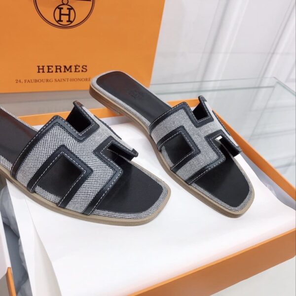 Hermes Oran Sandal Black/Silver For Women, Women's Shoes H221106Z 01340