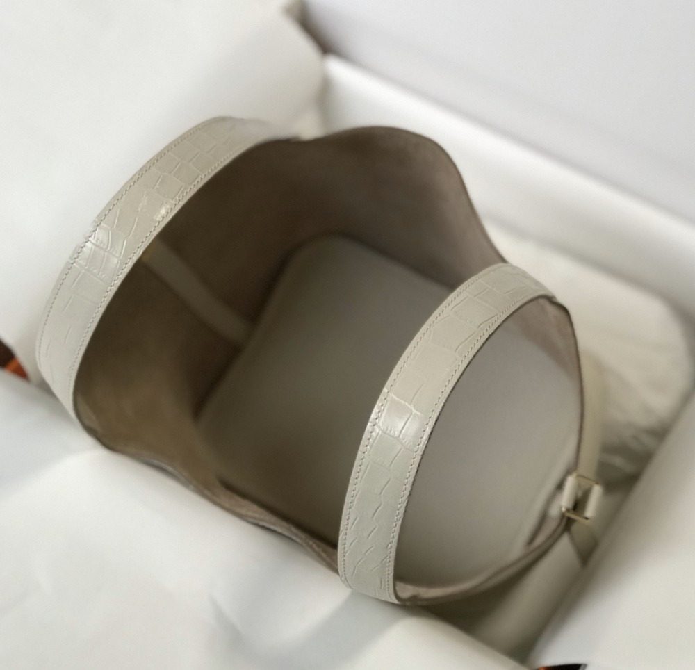 1:1 Replica Hermes Picotin Lock 18 White Bag With Gold-Toned Hardware For Women, Women's Handbags 7.1in/18cm