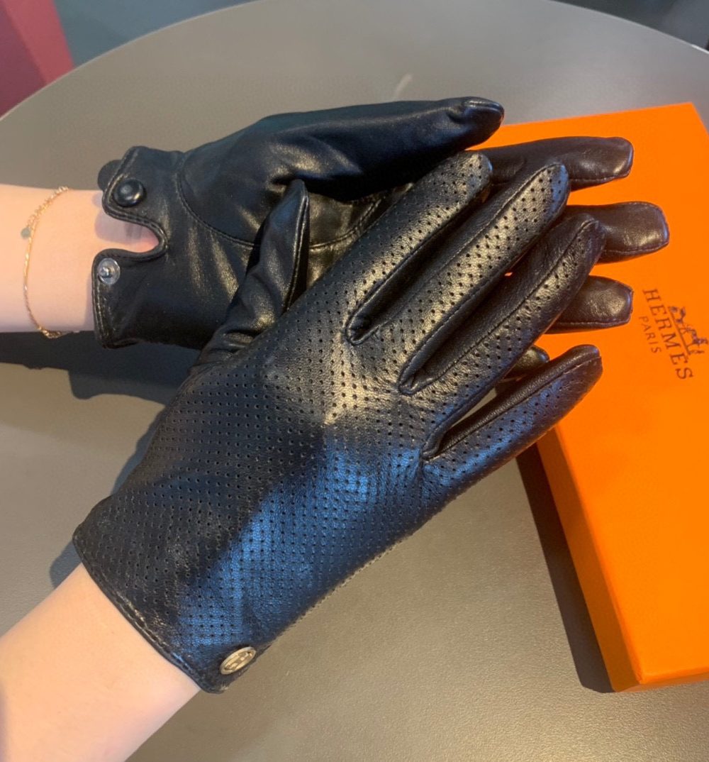 Hermes Soya Gloves In Black